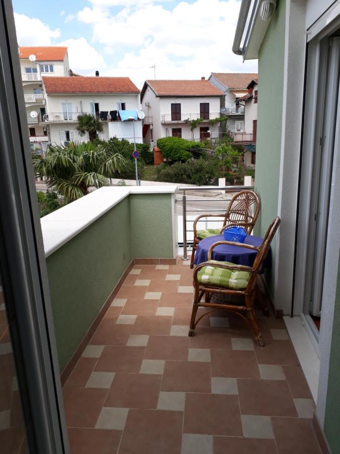 -Villa Sjor -Primosten-Apartmani- Has 2 Large Apartments And 2 Smaller Ones -Primosten Lokvice 6 Eksteriør billede