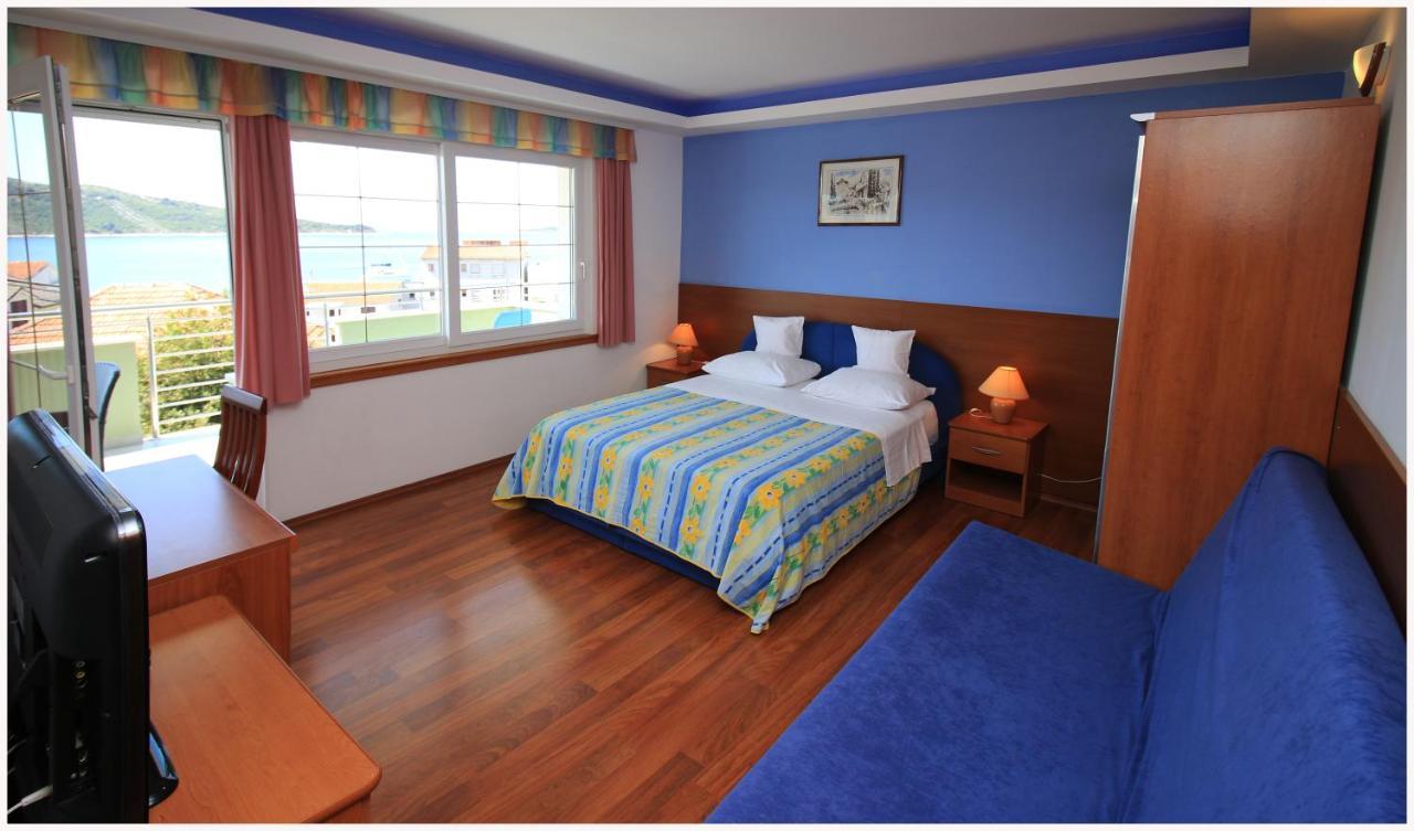 -Villa Sjor -Primosten-Apartmani- Has 2 Large Apartments And 2 Smaller Ones -Primosten Lokvice 6 Eksteriør billede