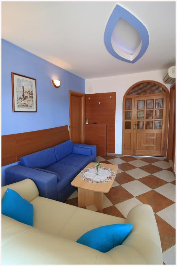 -Villa Sjor -Primosten-Apartmani- Has 2 Large Apartments And 2 Smaller Ones -Primosten Lokvice 6 Eksteriør billede