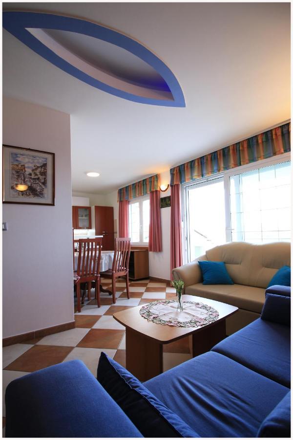 -Villa Sjor -Primosten-Apartmani- Has 2 Large Apartments And 2 Smaller Ones -Primosten Lokvice 6 Eksteriør billede