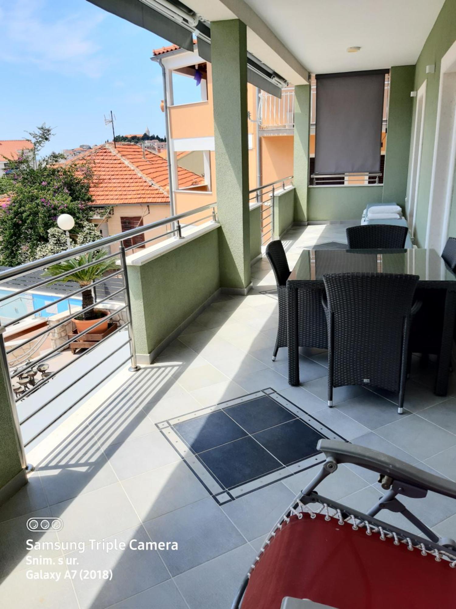 -Villa Sjor -Primosten-Apartmani- Has 2 Large Apartments And 2 Smaller Ones -Primosten Lokvice 6 Eksteriør billede