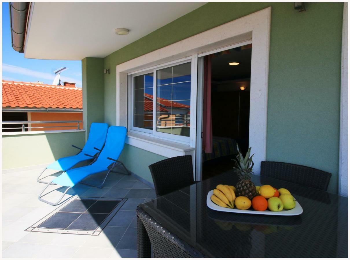 -Villa Sjor -Primosten-Apartmani- Has 2 Large Apartments And 2 Smaller Ones -Primosten Lokvice 6 Eksteriør billede